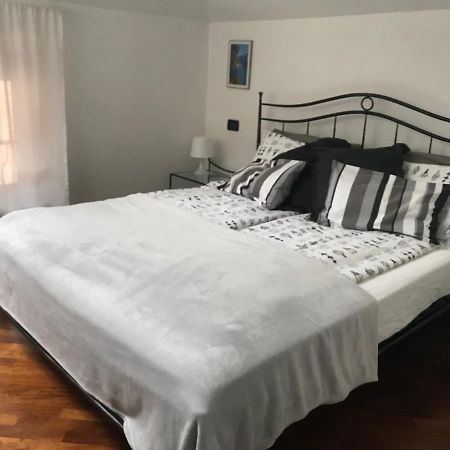 Antico Borgo Apartment Десенцано дел Гарда Екстериор снимка